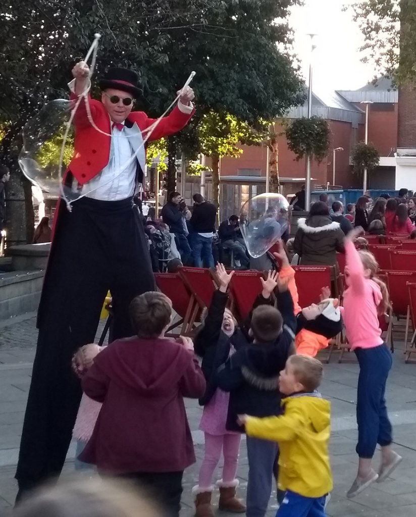 Swansea-bubbles-stilts